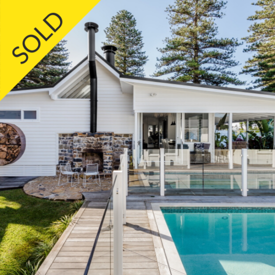 Beautiful luxury home and pool in Gerringong